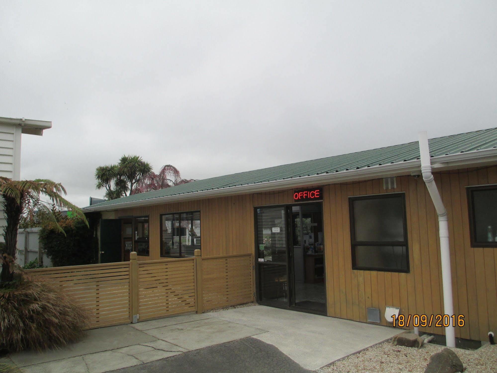 Coronation Park Motels Ashburton Exteriör bild